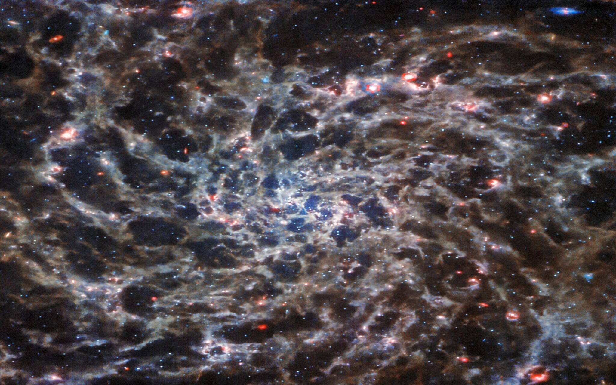 3840x2400-Webb_s_view_on_spiral_galaxy_IC_5332_pillars (1)